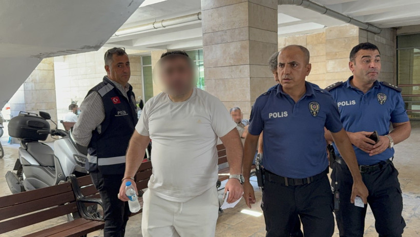 Adliyede intiharı polis son anda engelledi: O anlar kamerada - Resim : 2