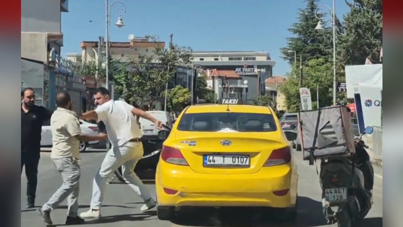 Malatya’da trafikte yol verme kavgası: Taksi şoförü ve motokurye birbirine girdi - Resim : 1