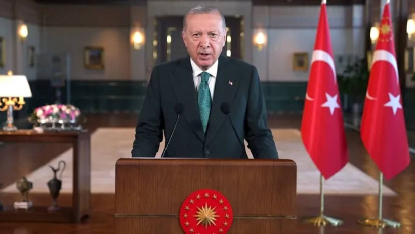 Cumhurbaşkanı Erdoğan: Milli ve manevi değerlerine bağlı neslin yetişmesinden bahtiyarlık duyuyorum - Resim : 1