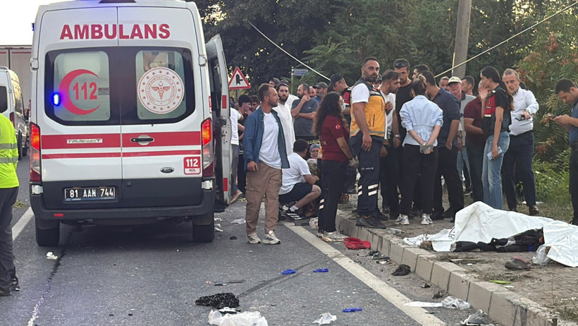 Düzce'de feci kaza: 4 ölü, 9 yaralı - Resim : 3