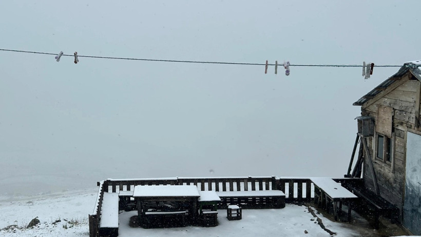 Rize&rsquo;ye ilk kar yağdı. Yaylalar beyaza b&uuml;r&uuml;nd&uuml; - Resim : 5