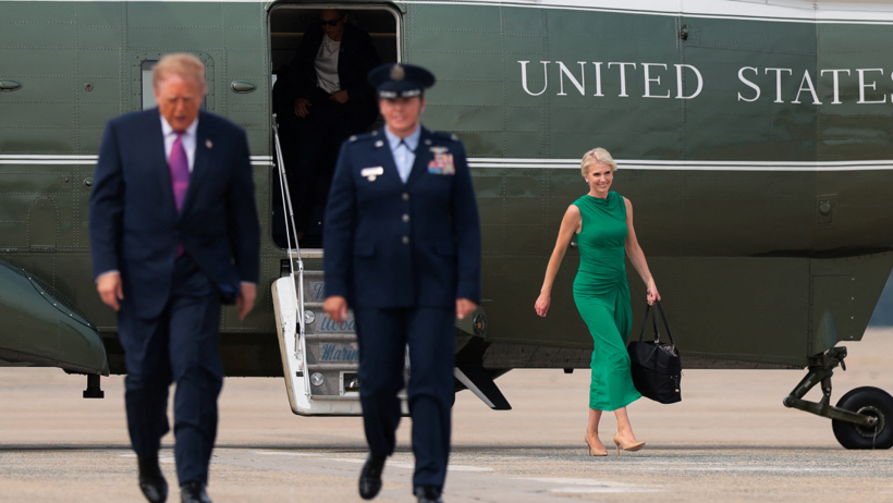 Beyaz Saray'da sarışın skandalı. Trump'ın eşi yasak yerde yakaladı - Resim : 2
