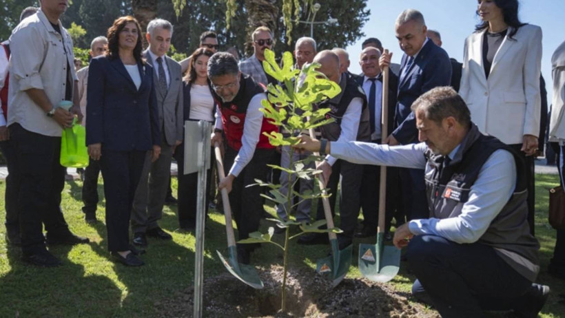 Bakan Yumaklı'nın incir ağacı diktiği görüntüler gündem olunca görevden alındı - Resim : 3