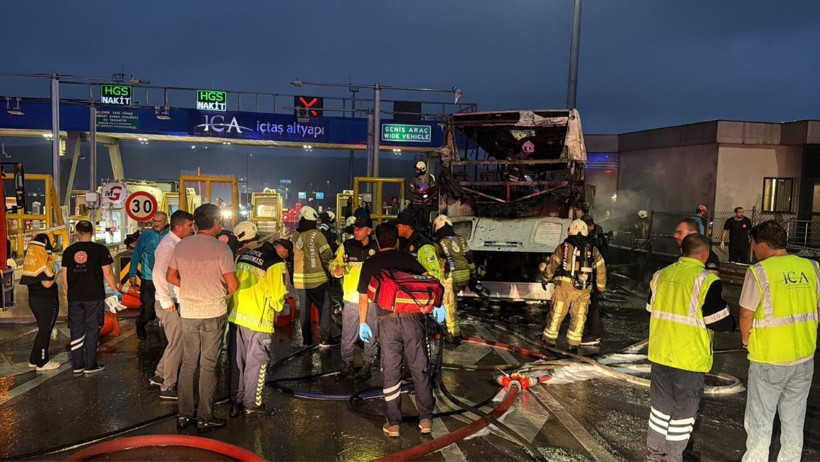 Gişelerde feci kaza: 2 ölü, 8 yaralı - Resim : 1