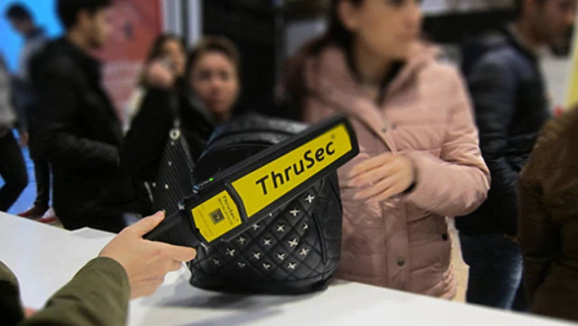 Okullar dedekt&ouml;rle a&ccedil;ıldı. &Ccedil;ocuklar tek tek b&ouml;yle arandı - Resim : 1