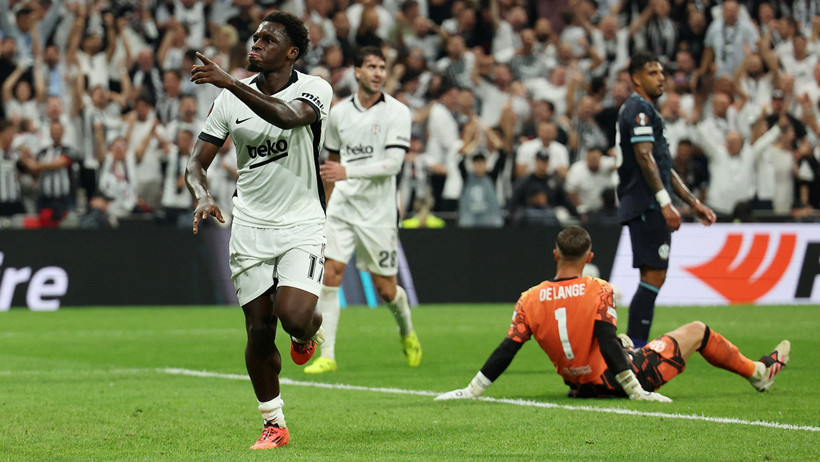 Beşiktaş'ın Marsilya zaferi sonrası otobüs şoförleri Kabataş'ta tabelaya bunu yazdı - Resim : 1