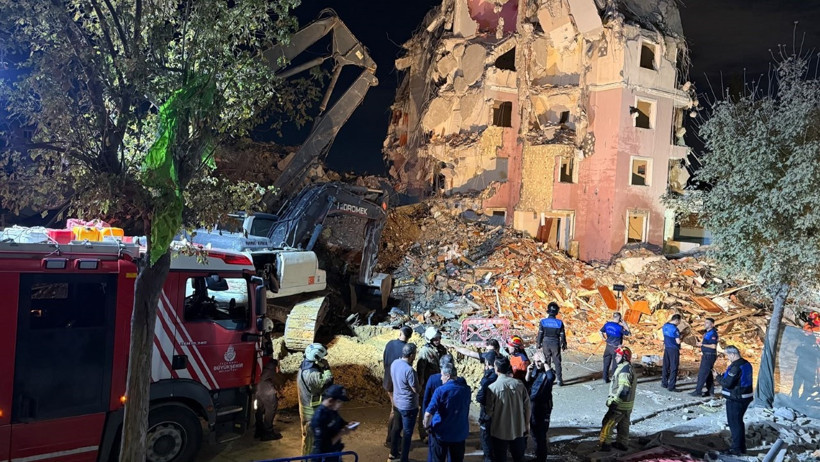 İstanbul'da bina çöktü. Yaralılar var - Resim : 1