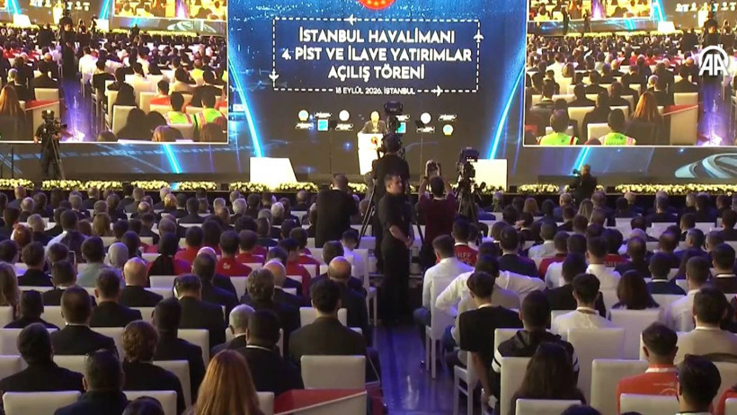 Erdoğan İstanbul Havalimanı&rsquo;nın 4&rsquo;&uuml;nc&uuml; pistini a&ccedil;tı - Resim : 4