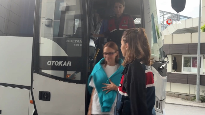 Sağlık kontrolüne götürülen ünlüler böyle görüntülendi - Resim : 4