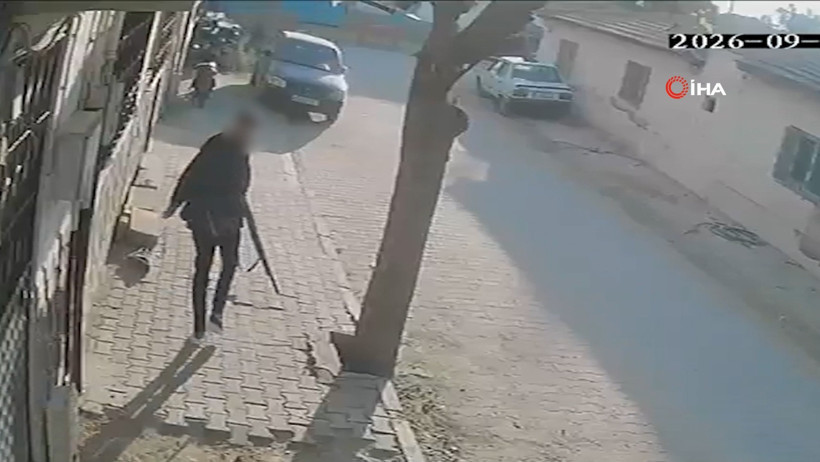 Elinde tüfekle sallana sallana okul basmaya gitmiş. Kimse görmedi mi - Resim : 5