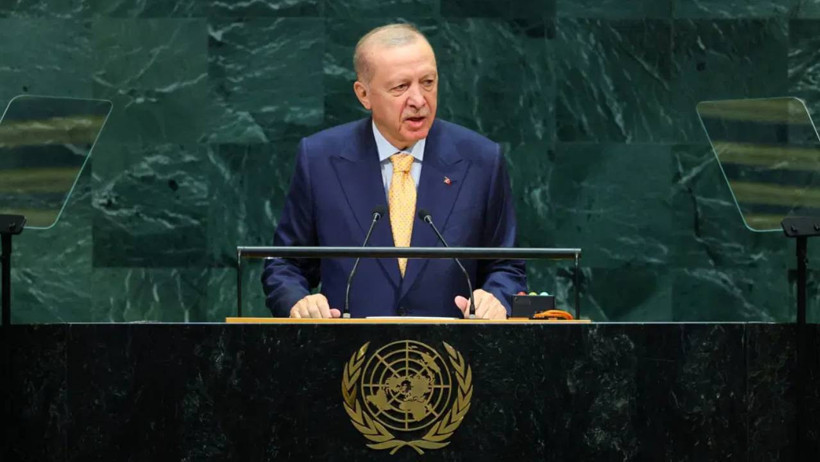 Ahmed Şara gizli gizli izlerken kameraya yakalandı: Erdoğan konuşurken kafasını kaldırmadı - Resim : 4