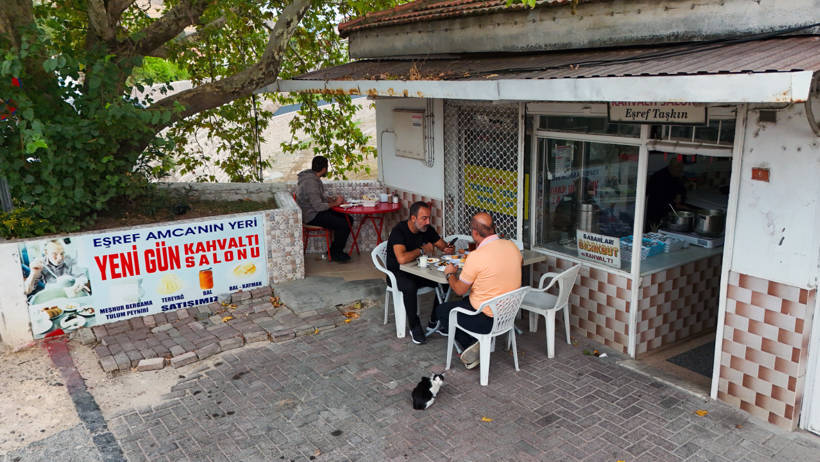 İzmir Eşref amcaya ağlıyor. Kapatma kararı aldı - Resim : 2