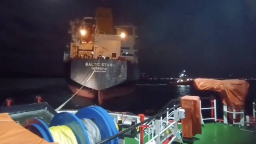 182 metrelik dev tanker Boğaz'ı hareketlendirdi. Karanlık Liman'a çekildi - Resim : 1