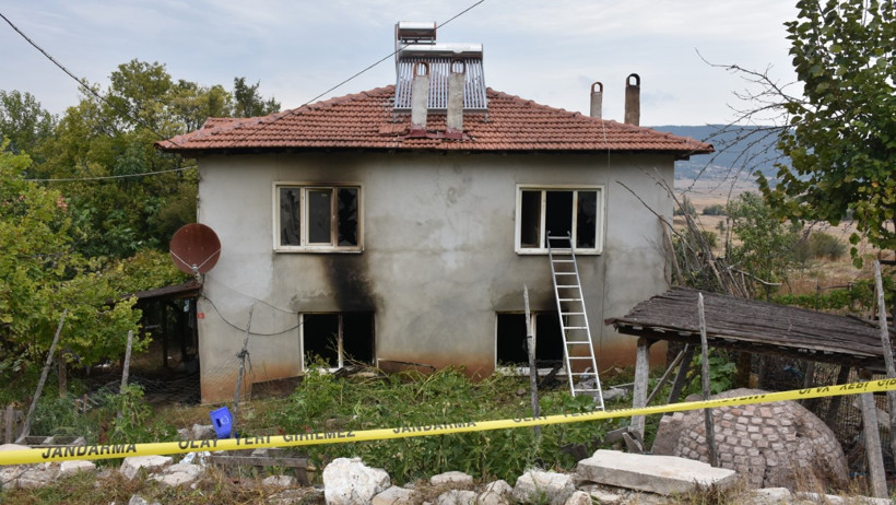 Baba ile kızı yangında can verdi - Resim : 1