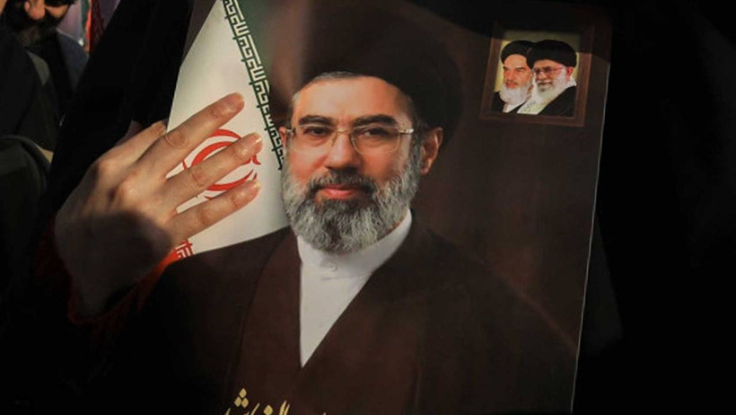 İranlı meclis üyesi itiraf etti. Mücteba Hamaney o saldırıda enkaz altında kaldı - Resim : 1