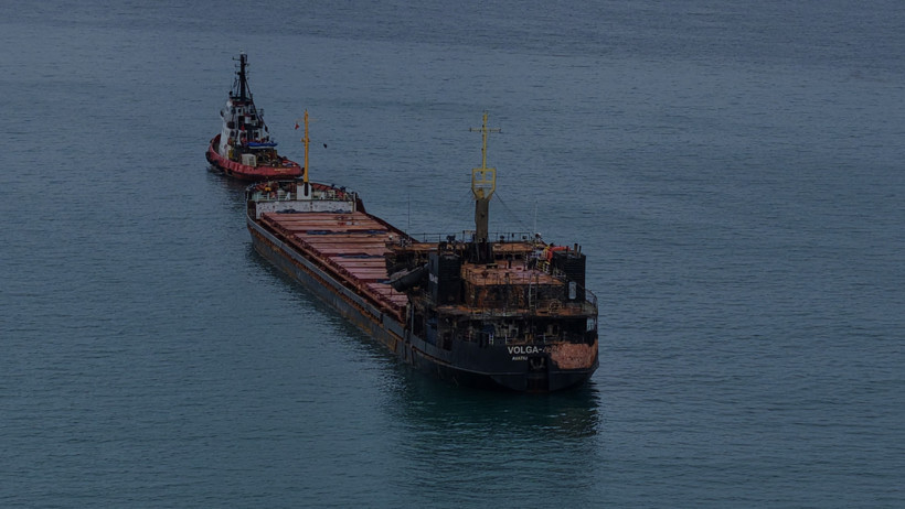 Savaşın izlerini taşıyan VOLGA-4007 isimli gemi Trabzon açıklarında - Resim : 1