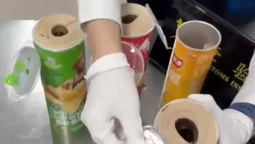 Her cips kutusundan tomar tomar para &ccedil;ıktı. - Resim : 2