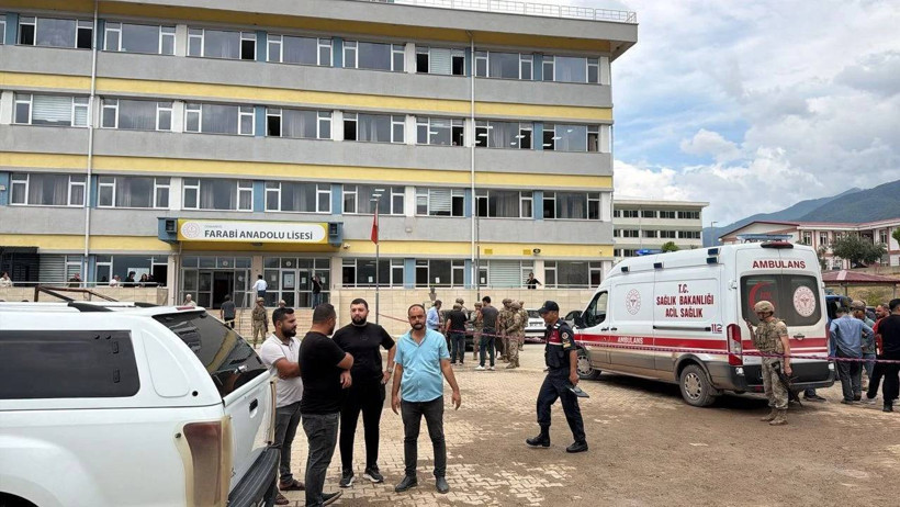 Okul bahçesinde saldırıya uğrayan öğretmen hayatını kaybetti - Resim : 1