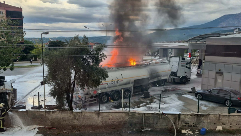 Akaryakıt istasyonunda tanker patladı - Resim : 1
