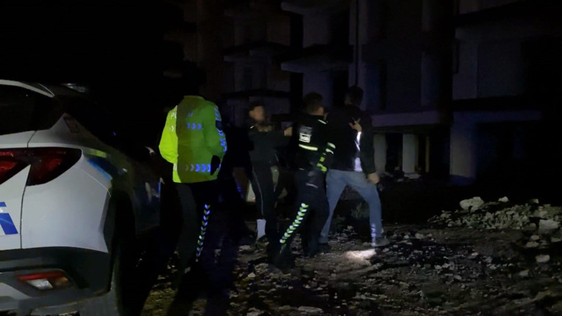 "Bu arabayı cinler mi sürüyor?” İnegöl’de polisten kaçan iki arkadaş birbirine girdi - Resim : 2