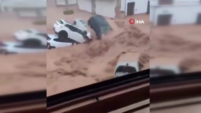 Sular aniden geldi. İspanyollar korku içinde - Resim : 2