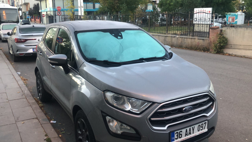 Bir şehrimiz buz tuttu. Eksi 7 derecede ara&ccedil;ların camları dondu - Resim : 2