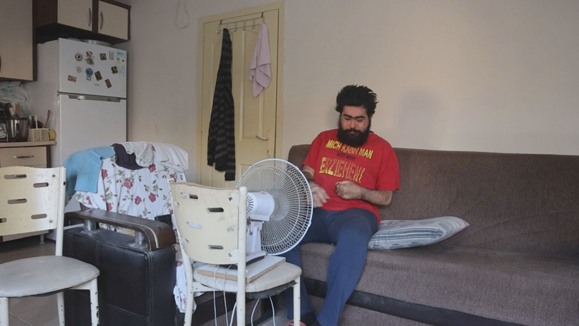 Deprem sonrası hayatı değişti. Tiş&ouml;rt&uuml;ndeki o yazıyla herkese mesaj verdi - Resim : 2