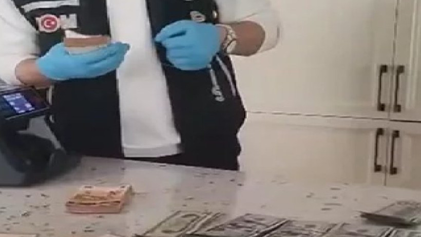 Mersin'deki soruşturmadan yeni görüntü. Evden servet çıktı, polis makine getirip saydı! - Resim : 1