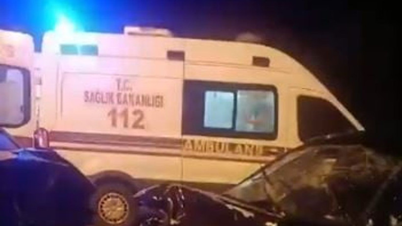 2 araç kafa kafaya çarpıştı. Feci kazada 5 yaralı - Resim : 1