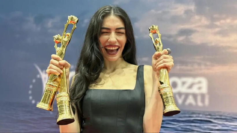 Hazar Ergüçlü Altın Koza’da ödülünü aldı, konuşması geceye damga vurdu - Resim : 2