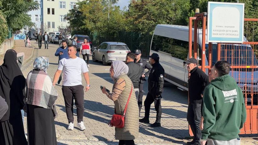 Bıçaklı saldırının olduğu okulda veliler çılgına döndü - Resim : 2