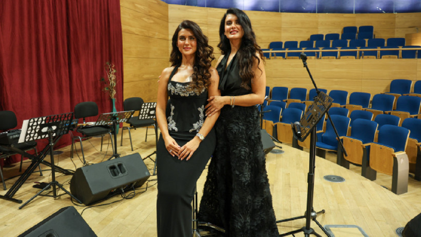 İkiz kardeşler doğum günlerinde aynı sahnede - Resim : 2