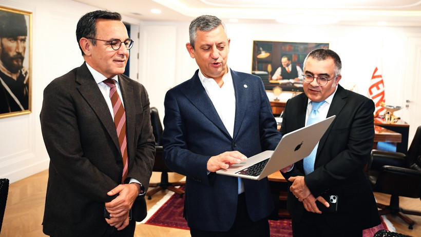 &Ouml;zg&uuml;r &Ouml;zel YENİ Parti Genel Merkezi'nde NEFES'i ağırladı: İzmir'e zafer borcumuz var - Resim : 1