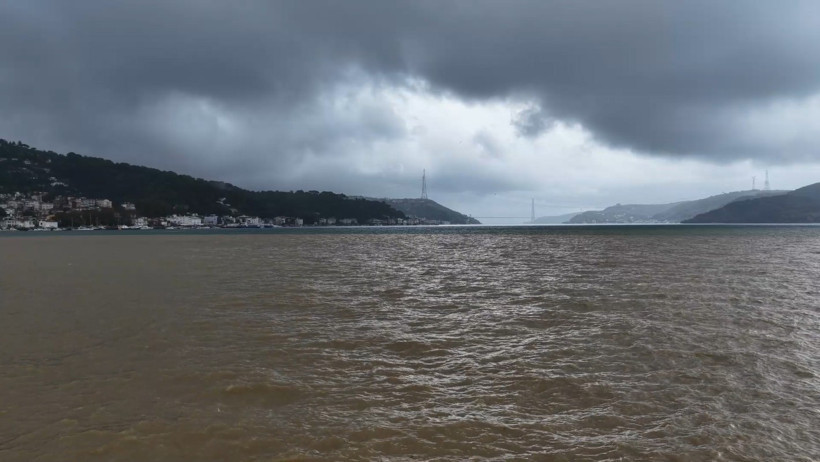 İstanbul'da yağışın ardından ortaya çıktı. Boğaz'ın rengi değişti - Resim : 1