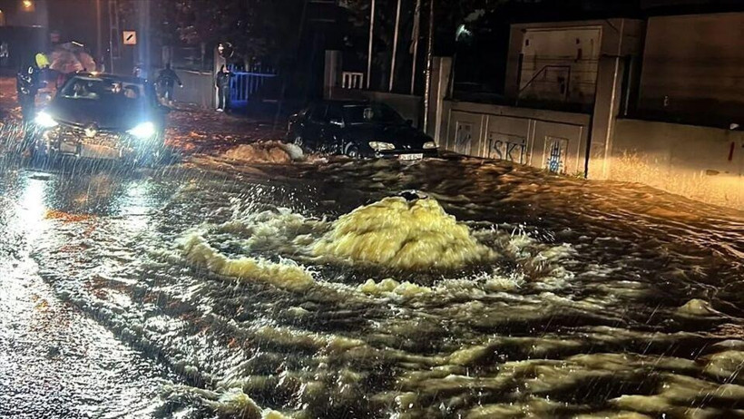 İstanbul kabusu yaşadı. 41 yıl sonra gelen rekor yağış afete dönüştü, 2 kişi öldü - Resim : 5
