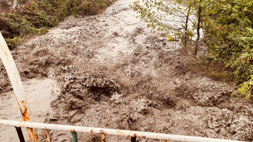 Sapanca sele teslim! 20 yıl sonra aynı manzara. Minarelerden uyarı anonsları yapılıyor - Resim : 14