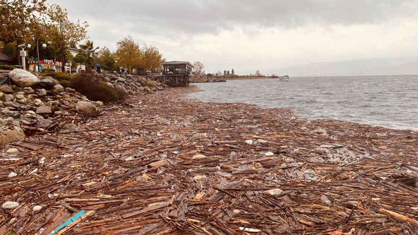 Sapanca sele teslim! 20 yıl sonra aynı manzara. Minarelerden uyarı anonsları yapılıyor - Resim : 17