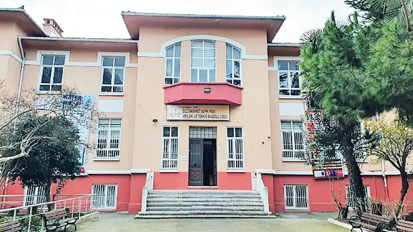 Riskli olduğu &ouml;ne s&uuml;r&uuml;len 3 tarihi okul g&uuml;&ccedil;lendirildi ama iade edilmedi. &lsquo;Deprem&rsquo; dediler okullara &ccedil;&ouml;kt&uuml;ler - Resim : 2