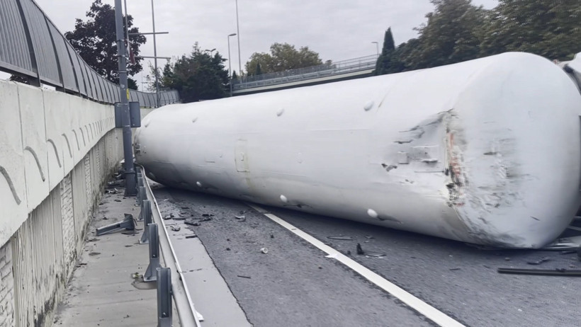 Bakırköy'de LNG yüklü tanker devrildi! Ekipler alarma geçti - Resim : 2