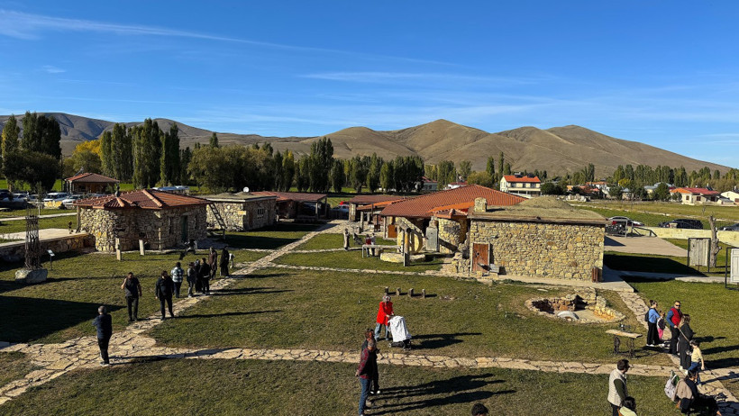 Bayburt'un k&ouml;y&uuml;nde saklı hazine. Avrupa&rsquo;dan &ouml;d&uuml;lleri topladı - Resim : 3