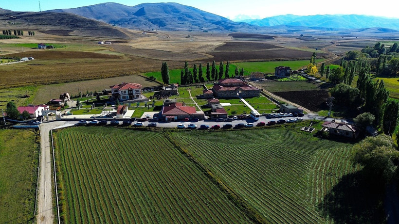 Bayburt'un k&ouml;y&uuml;nde saklı hazine. Avrupa&rsquo;dan &ouml;d&uuml;lleri topladı - Resim : 4
