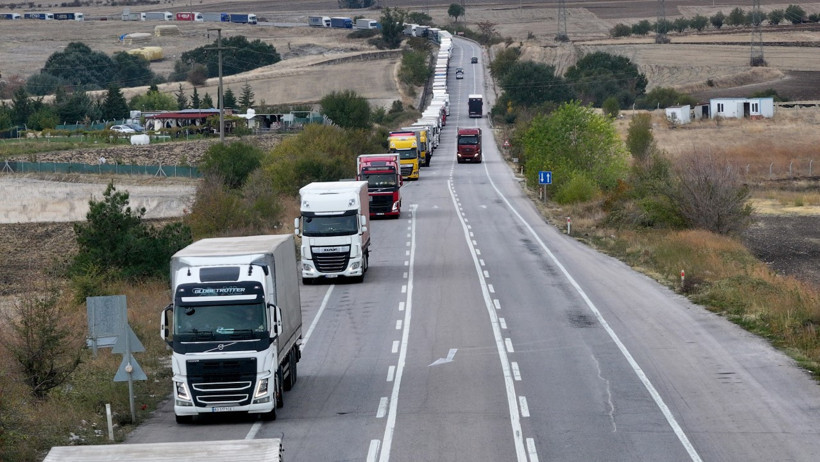 27 kilometrelik kuyruk oluştu. TIR'cılar isyan etti - Resim : 4