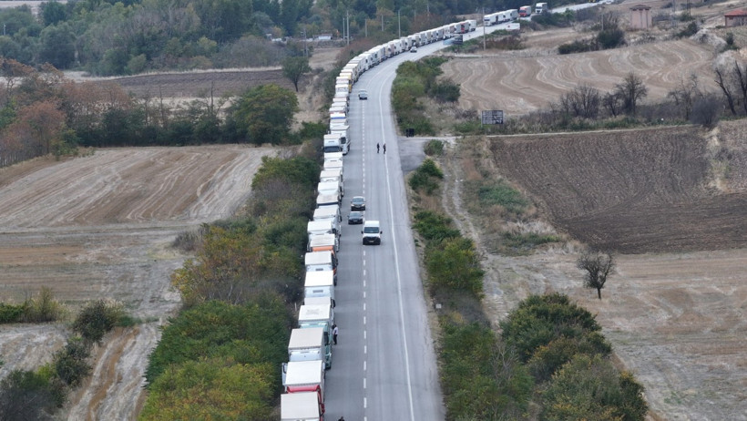 27 kilometrelik kuyruk oluştu. TIR'cılar isyan etti - Resim : 3