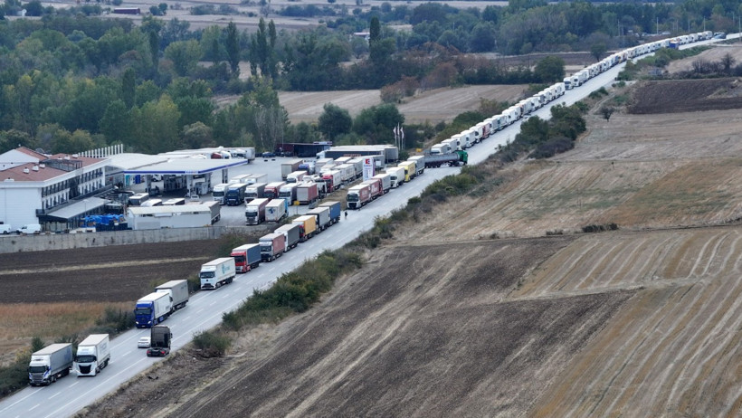 27 kilometrelik kuyruk oluştu. TIR'cılar isyan etti - Resim : 2