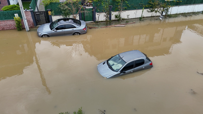 Lüks villaların yanına hiçbir araç giremiyor. Kepçeler harıl harıl kanal kazıyor - Resim : 2