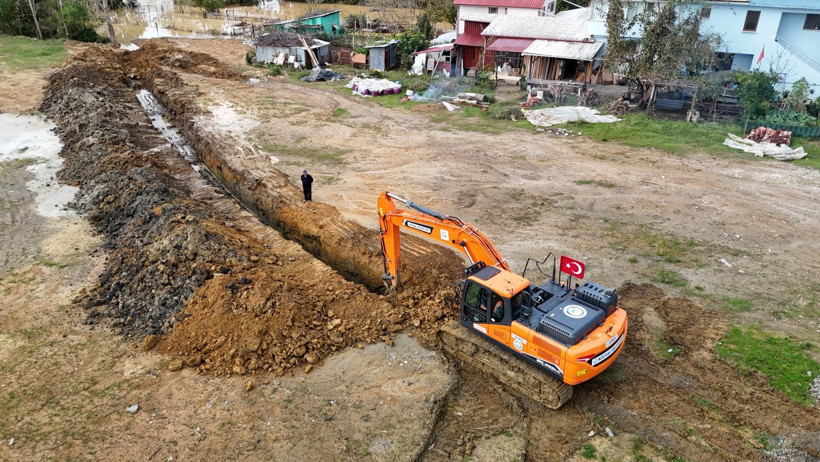 Lüks villaların yanına hiçbir araç giremiyor. Kepçeler harıl harıl kanal kazıyor - Resim : 5