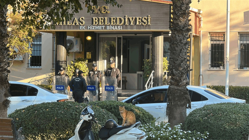 Milas Belediyesi'ne operasyon: Belediye Başkanı dahil 29 gözaltı - Resim : 1