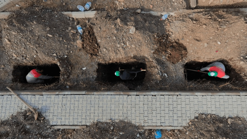 Erzurum’a yan yana 500 mezar kazılıyor. İşçiler aralıksız çalışıyor - Resim : 3