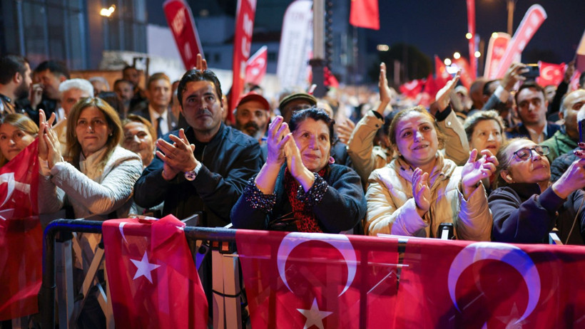 Özgür Özel Halk TV önünden seslendi: Gazetecilerin halklarını savunmak için buradayız - Resim : 5