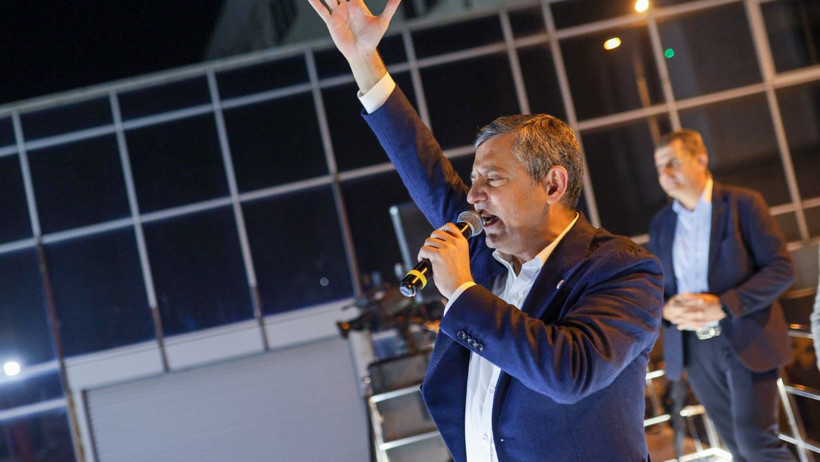 Özgür Özel Halk TV önünden seslendi: Gazetecilerin halklarını savunmak için buradayız - Resim : 4
